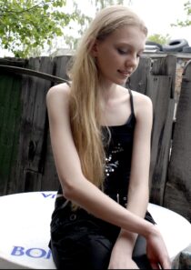 دانلود مستند Girl Model 2011378951-1581105877